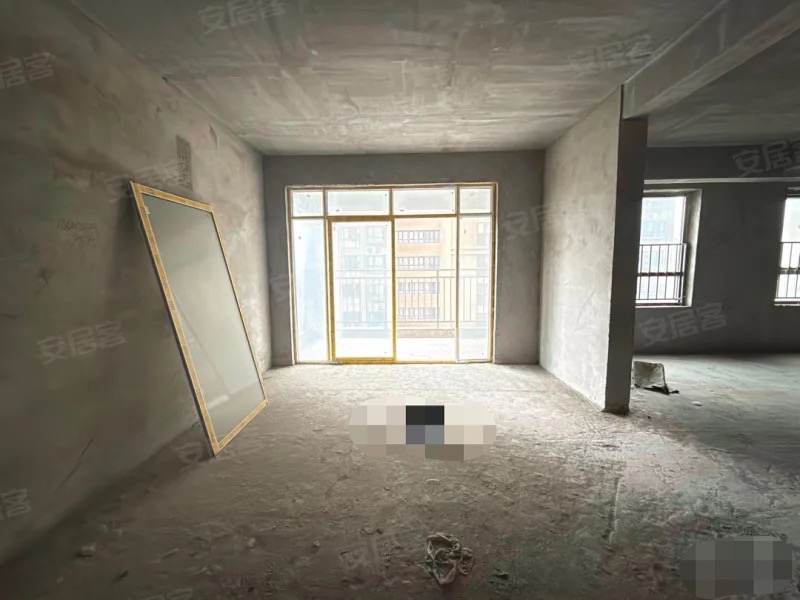 业主急售 ，城南 沔阳公馆， 单价5000抄底，毛坯三房 ，电梯中层， 三开间朝南  ，证满二