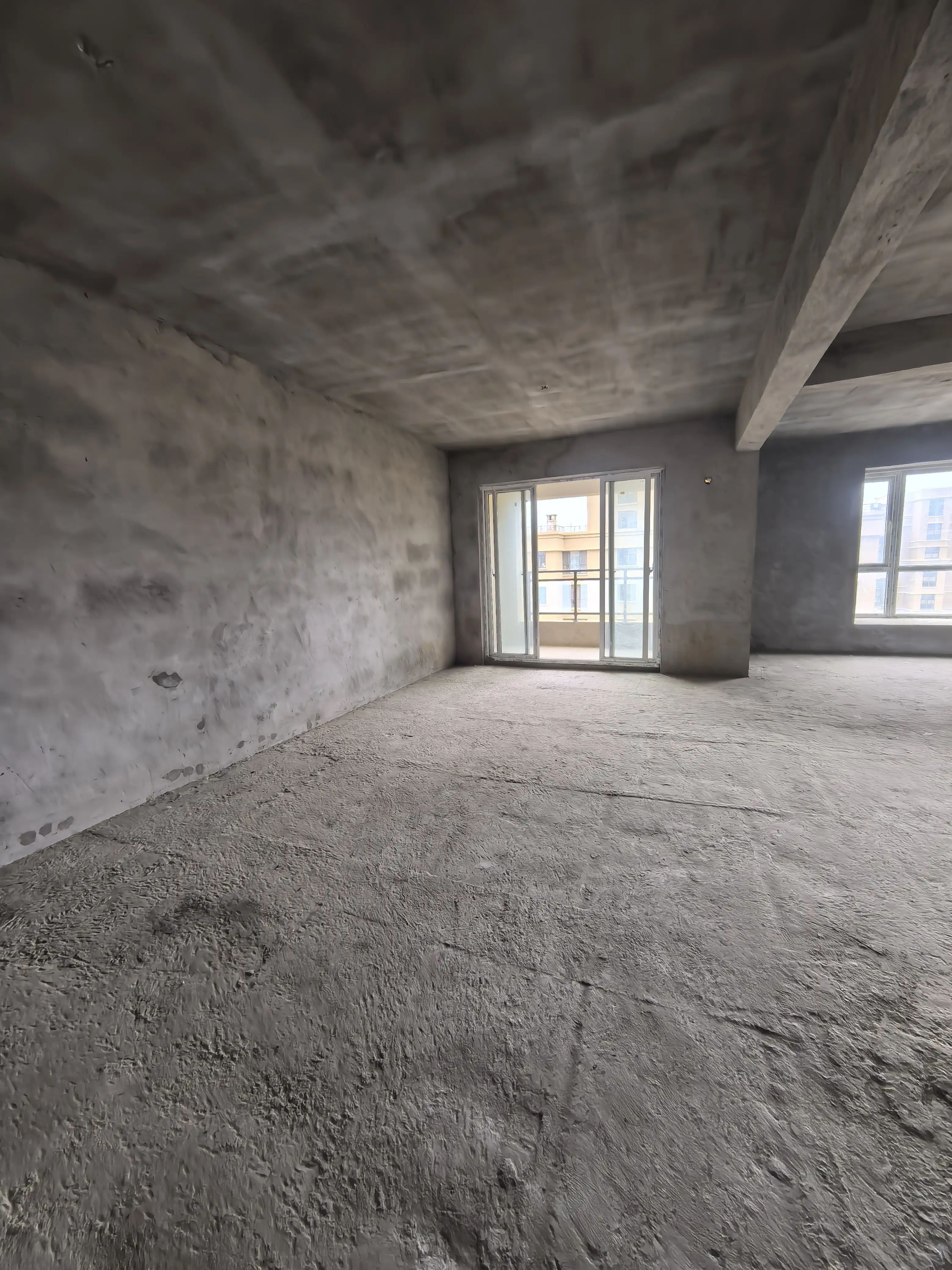 城东四中旁发财楼层经典大两房，刘潭公园旁边公园世家毛坯3400单价