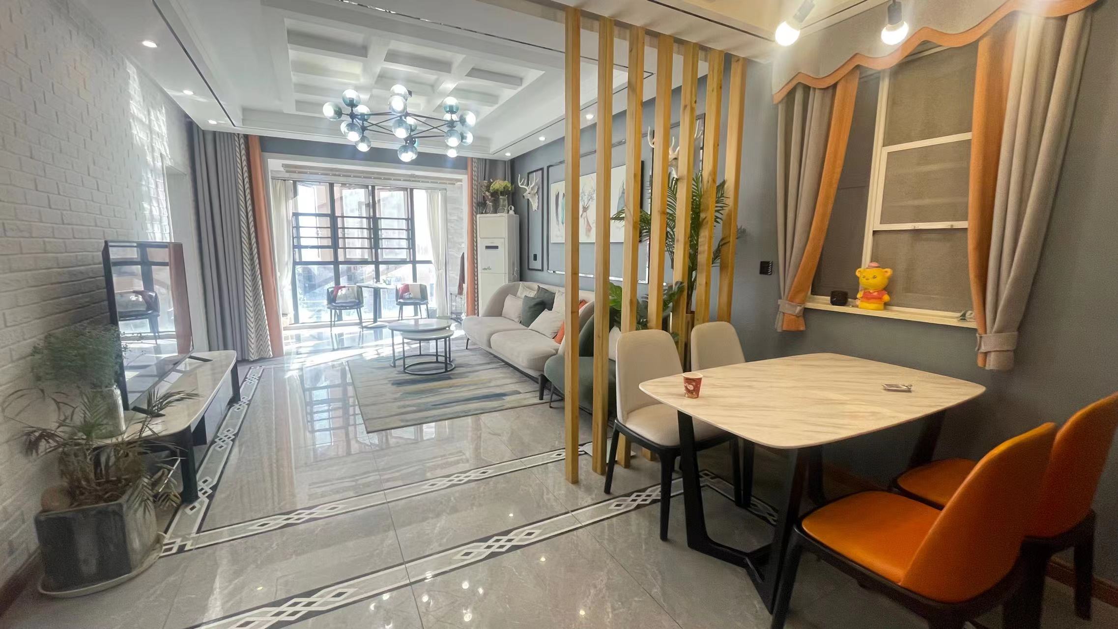 满庭春.精装三房.中间楼层.房子九点九成新.证件满二.看房方便