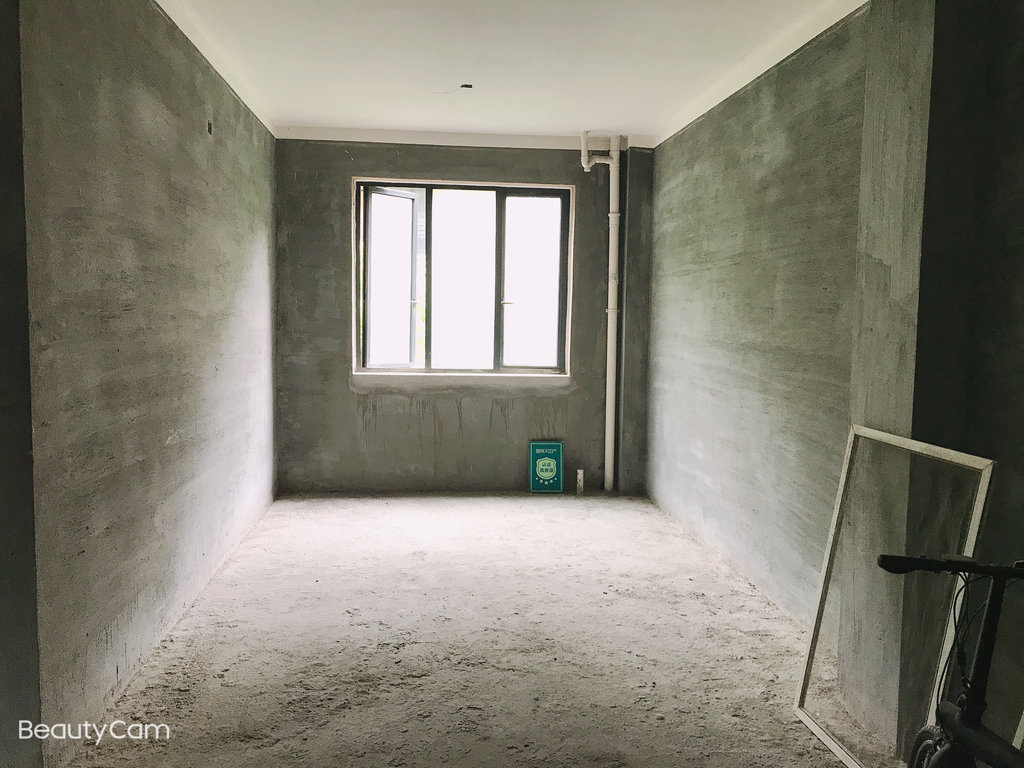 绿地华庭锦城毛坯三房中间楼层户型方正房东诚意出售