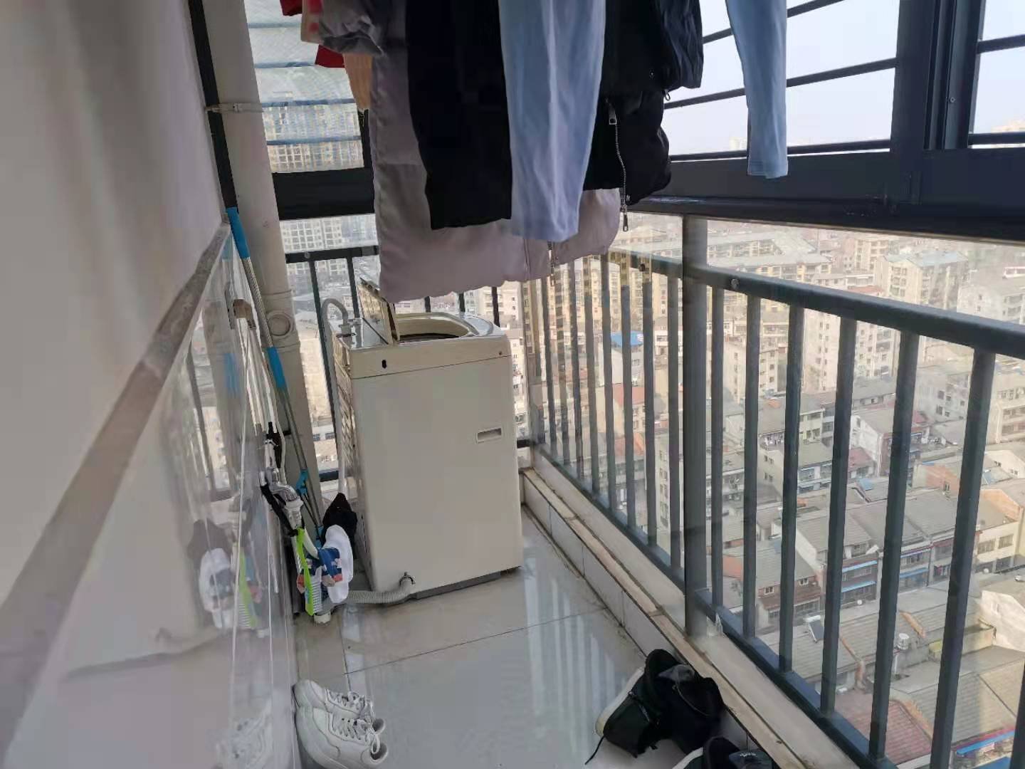 翰林公馆，一中对面，满二