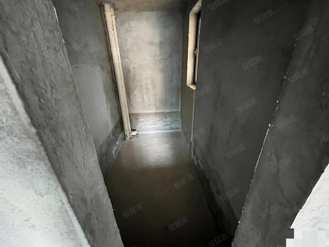 荣怀大三房，16楼好楼层，单价5800，还送储藏室，三开间朝南，户型好，急卖，证满二