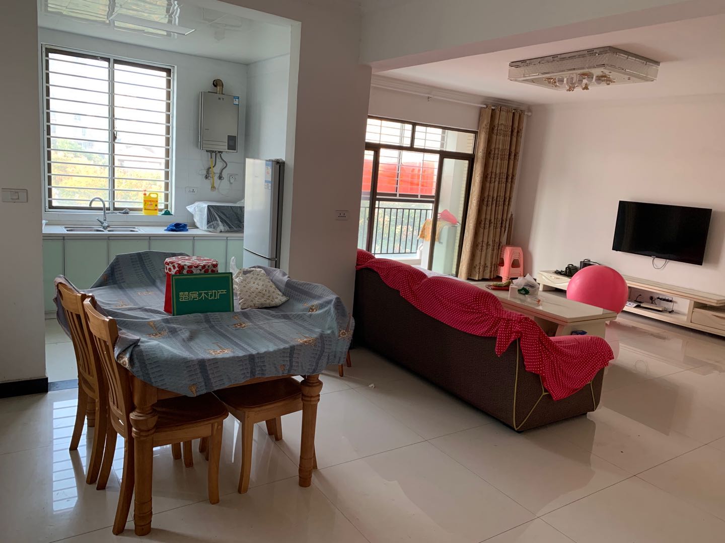 城南金诚花园 电梯小高层 精装拎包入住 在家里住的 时间就过过年 看房方便