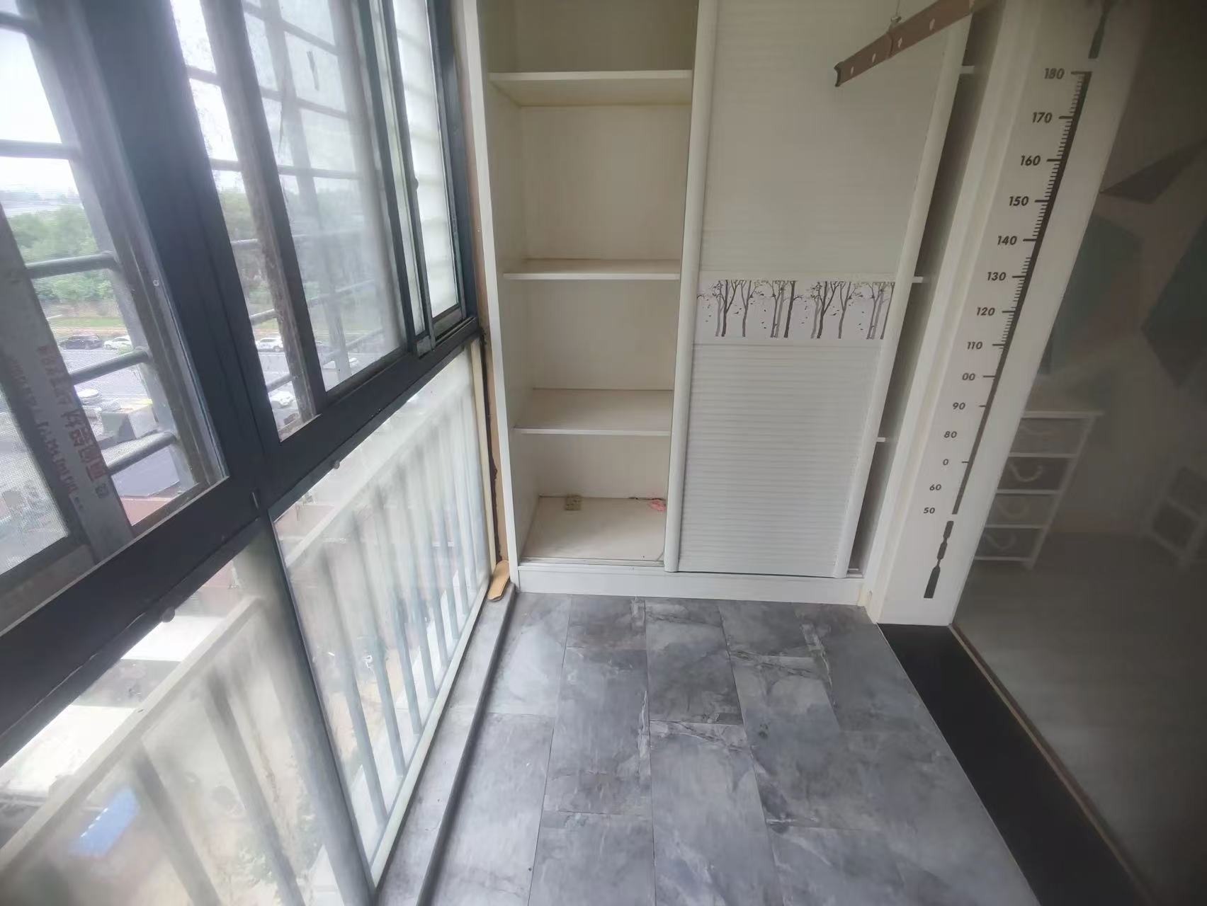 城西，满庭春，精装大两房，电梯好楼层，证满二，诚心出售