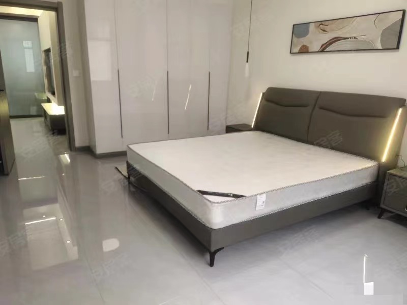 198，降价了，捡漏，带大院子的1楼来啦！​！​精装三房，出门学笑，菜场！​不动产在手，证满二！​