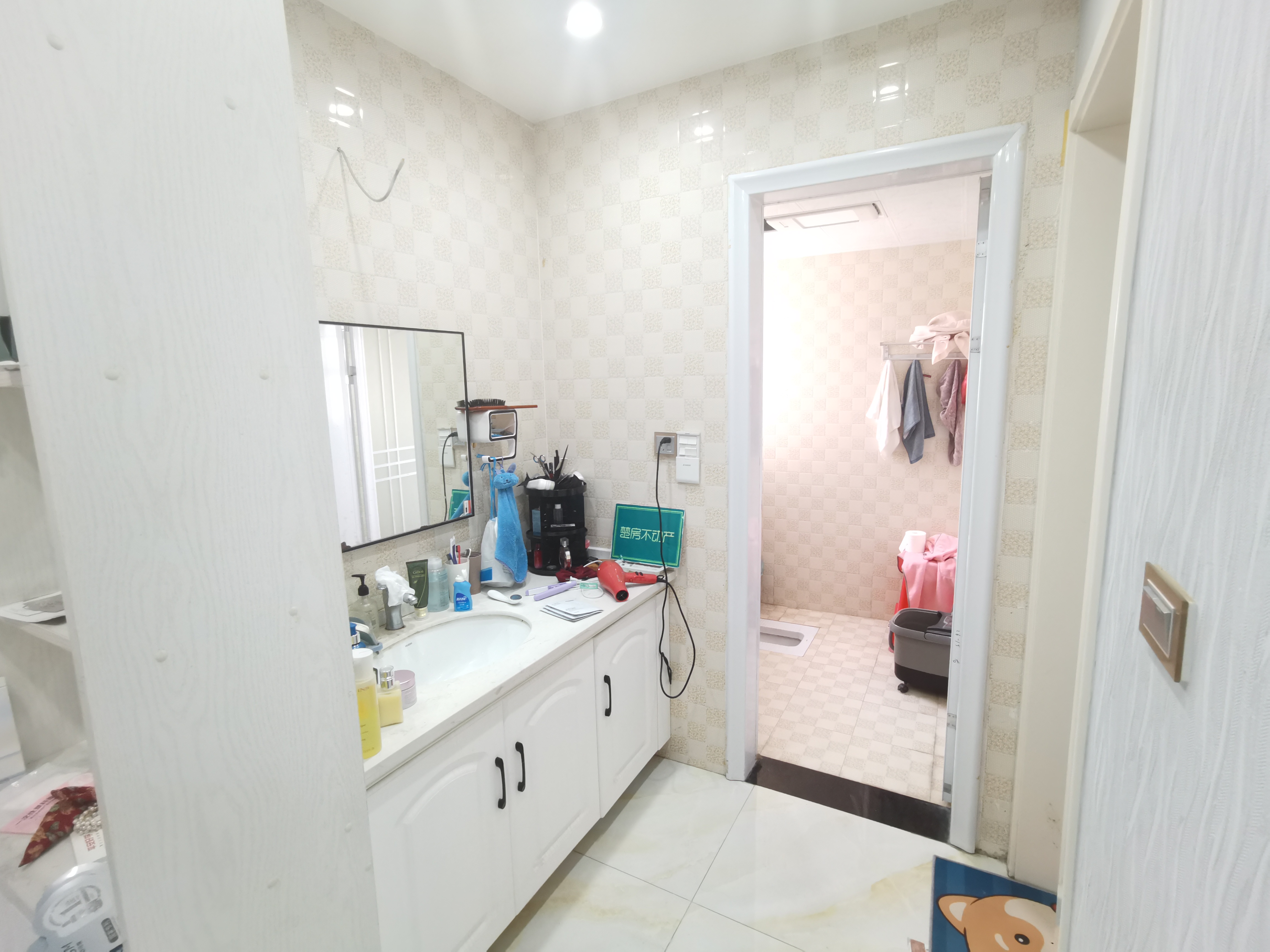 满庭春精装大三房，证满2年，业主诚心卖，价格可谈