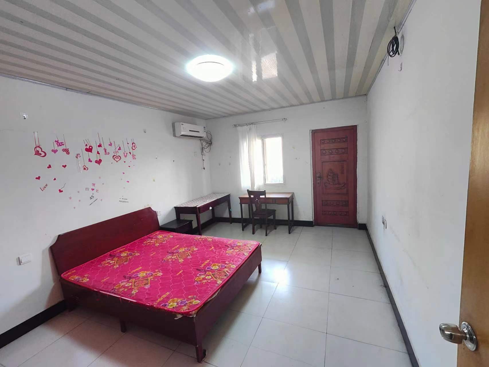 来咯，城南沃尔玛附近的一室一厅出租，停车方便，赶紧来找我看房