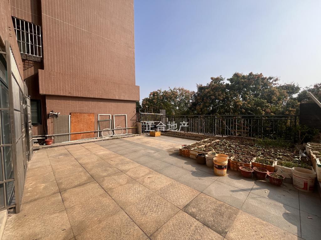 降价了，业主亏本急甩，一中对面，电梯精装三房两卫，带超大露台，快来捡漏，证满二