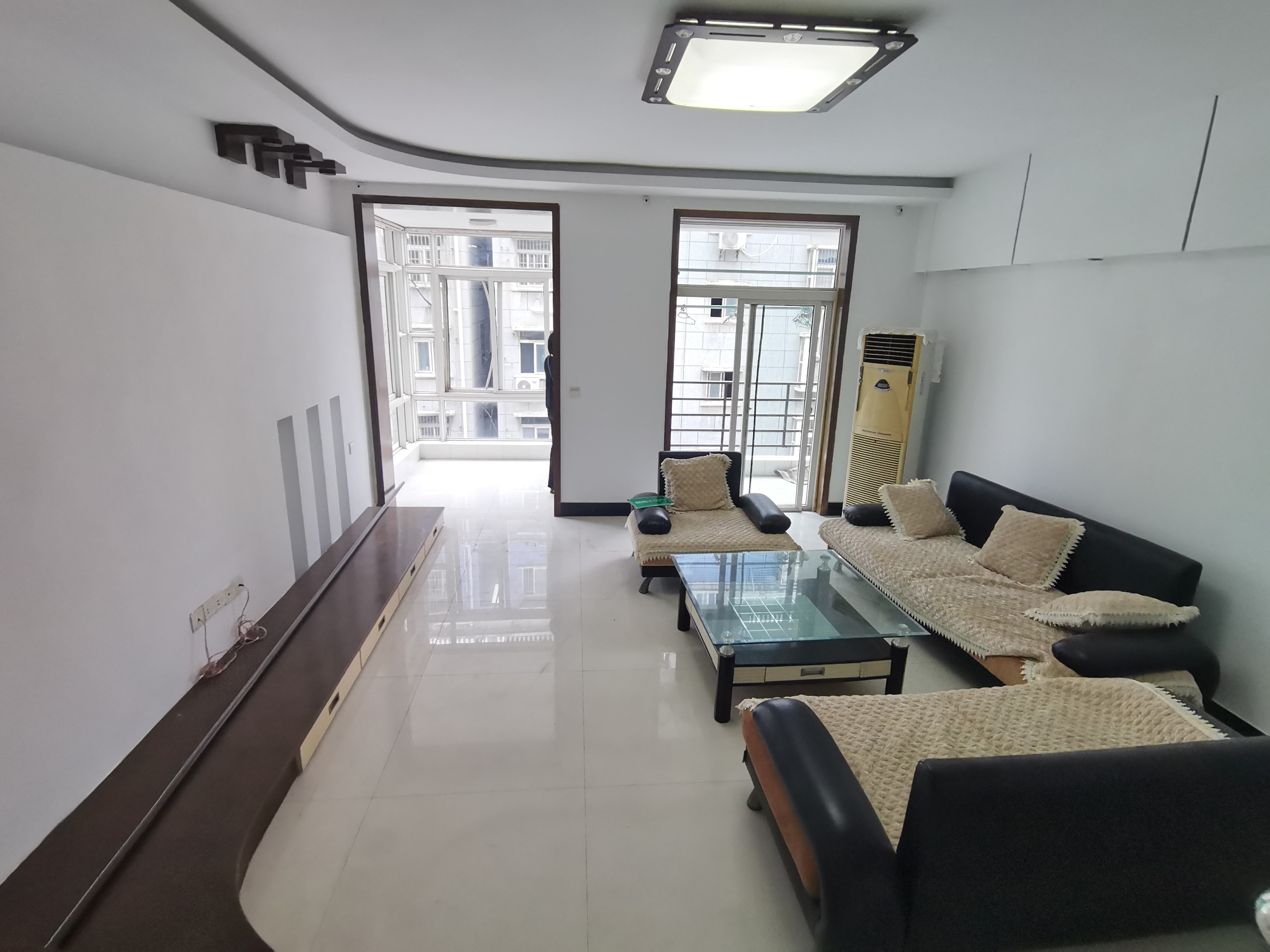 宏运名居精装三房中间楼层看房方便房东诚意出售