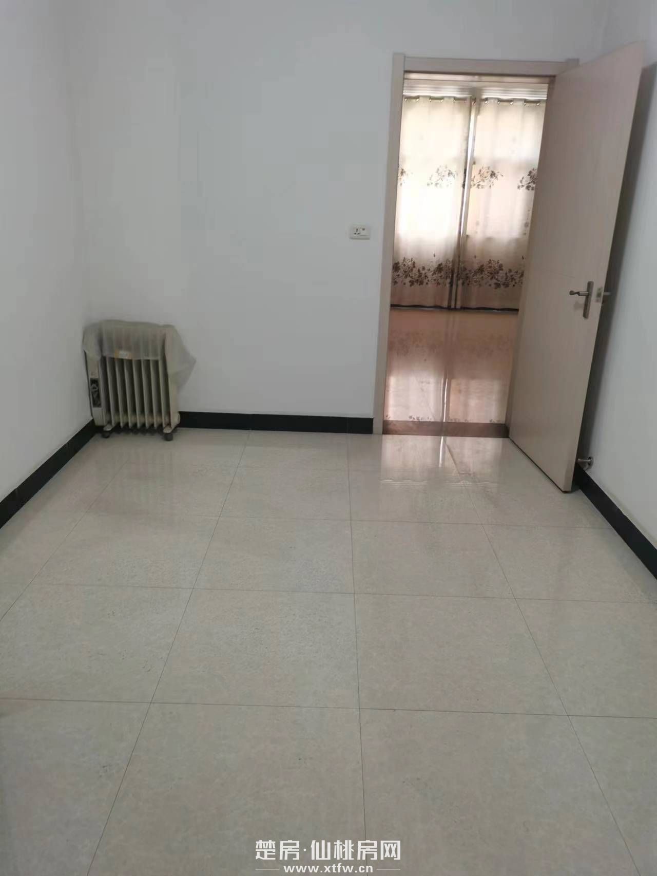 该房屋为二期，产权证齐全