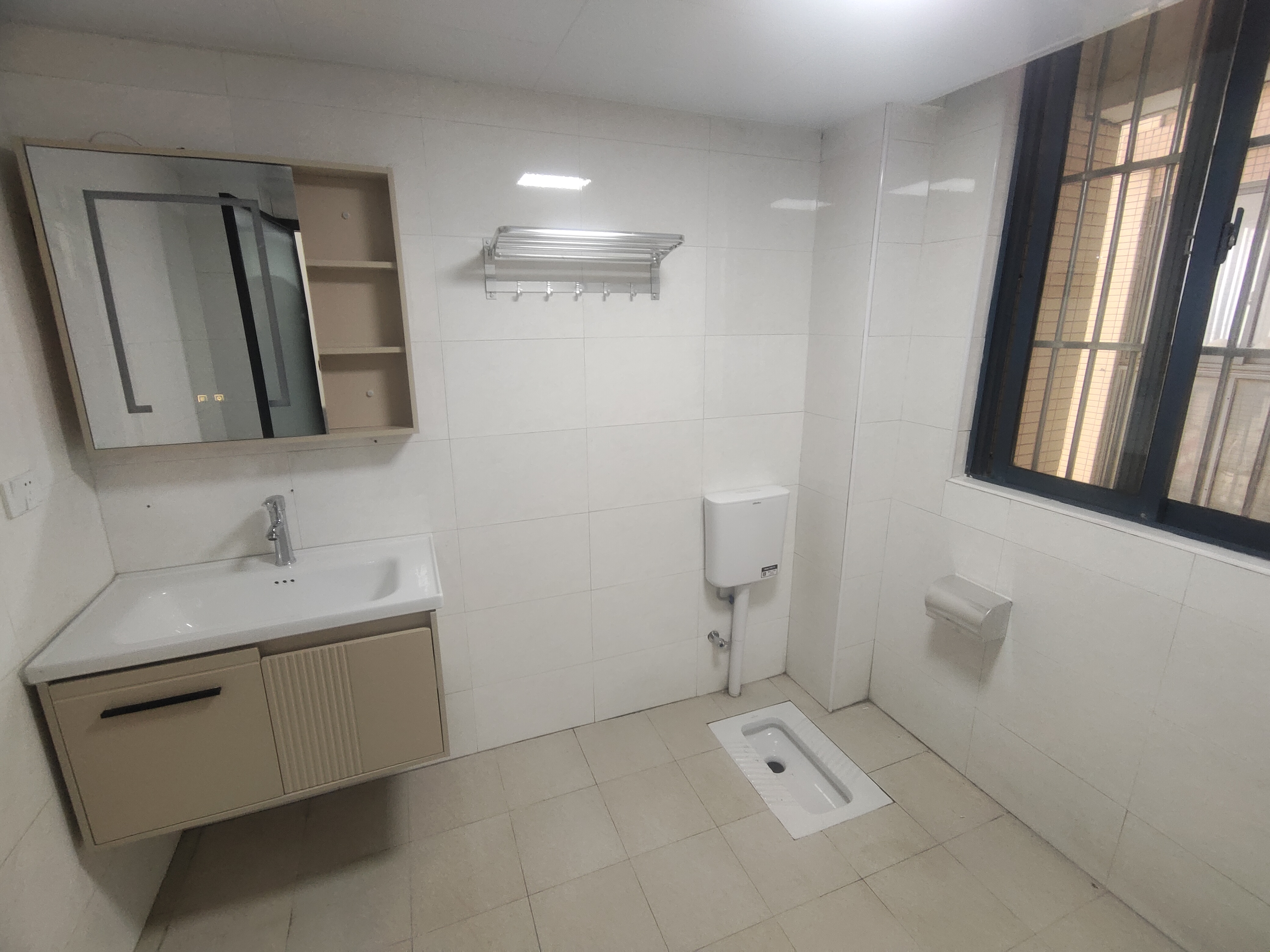 一品苑全新装修小高层好楼层采光好城南沔阳小对面包过户