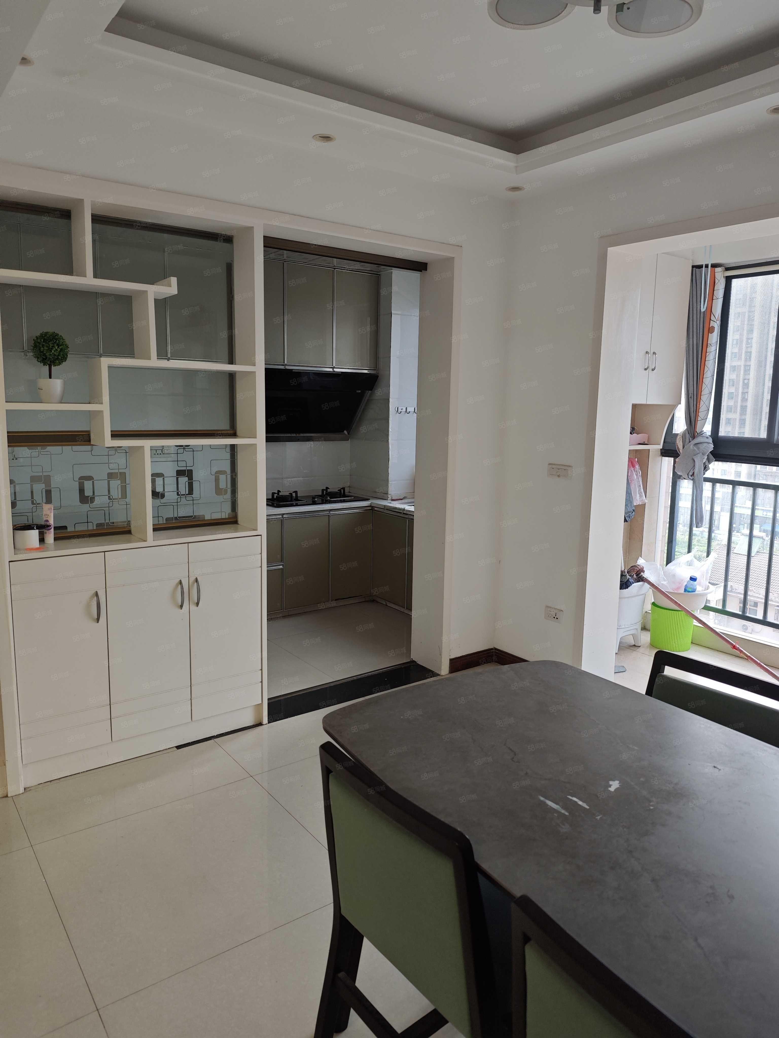 翰林公馆118平3室2厅2卫南北通透前后阳台优价出售！