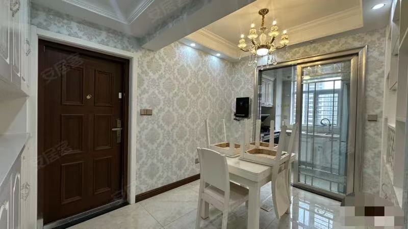 和合国际5期，单价5200，边户，精装三房，诚心出售，证满二