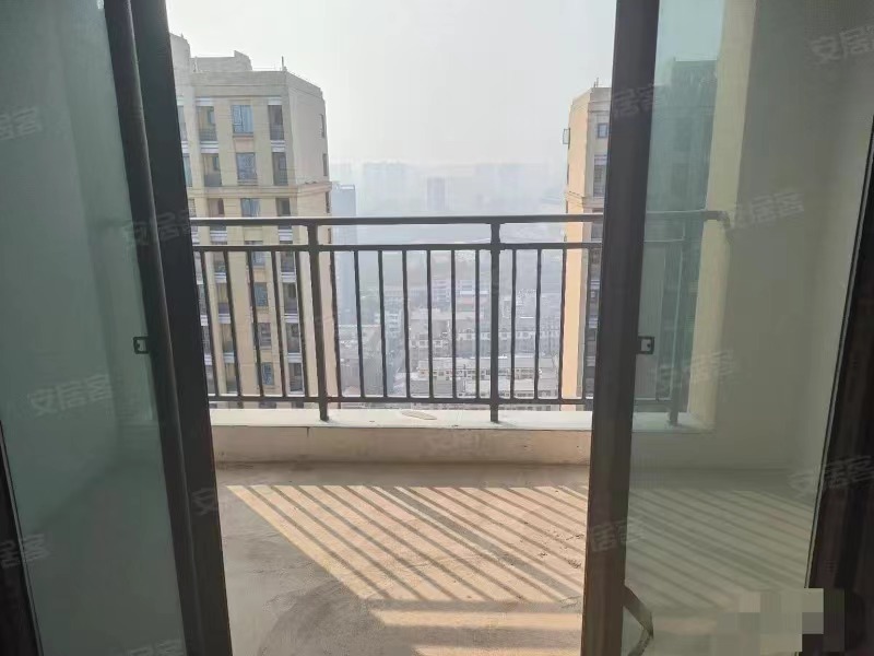 降价了，环球广场，好楼层，单价4千多，满2年，三开间朝南，视野采光好