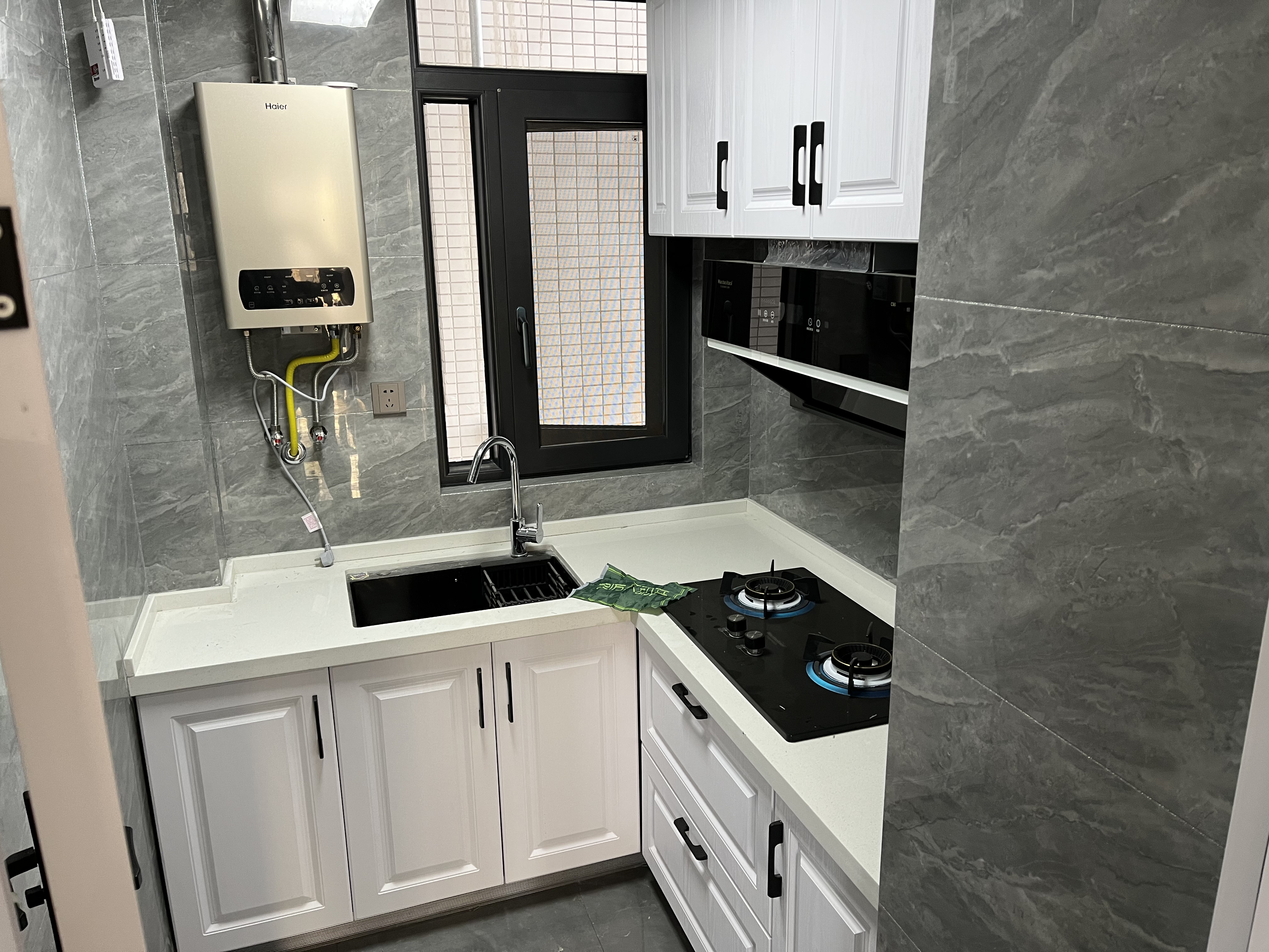 新天地国际广场全新装修楼层 自住都可以下楼就可以吃喝玩乐