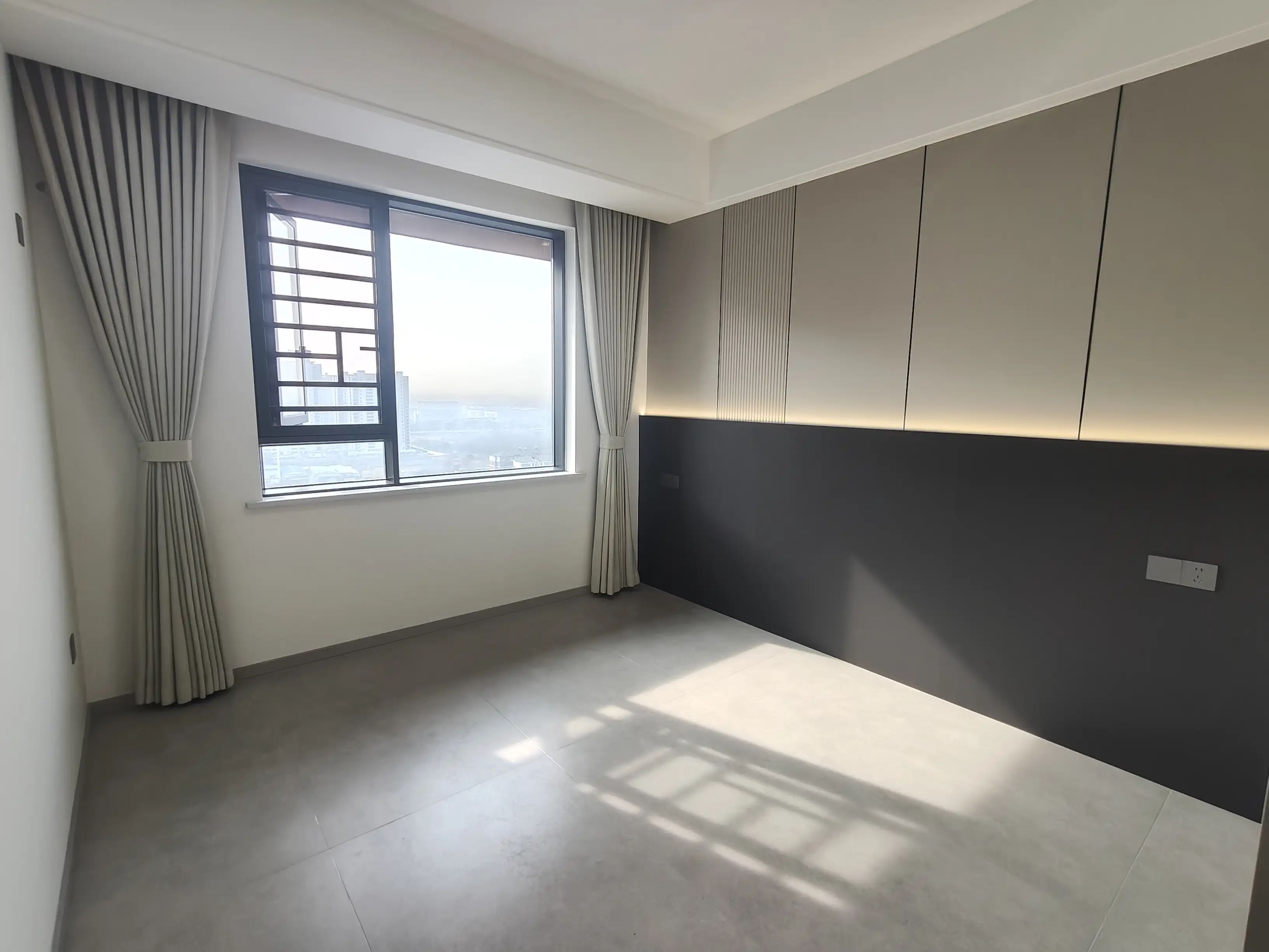 城南，南城郡，精装三房两卫，意式风，电梯好楼层，证满二