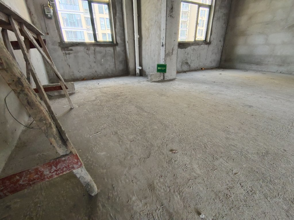 新城一号五期五期花园洋房毛坯三房看房方便