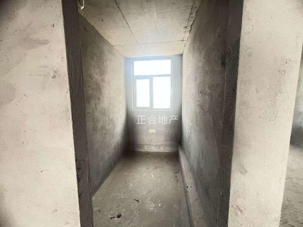 捡漏，元泰清华园，中间好楼层，毛坯3房2厅2卫🈵️五，单价4100，老‮好