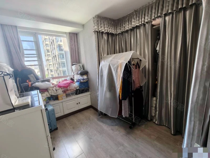 ？降价了，亏本出售，和合国际，电梯好楼层，单价5038，全屋暖气片，精装四房二卫送入户花园证满五