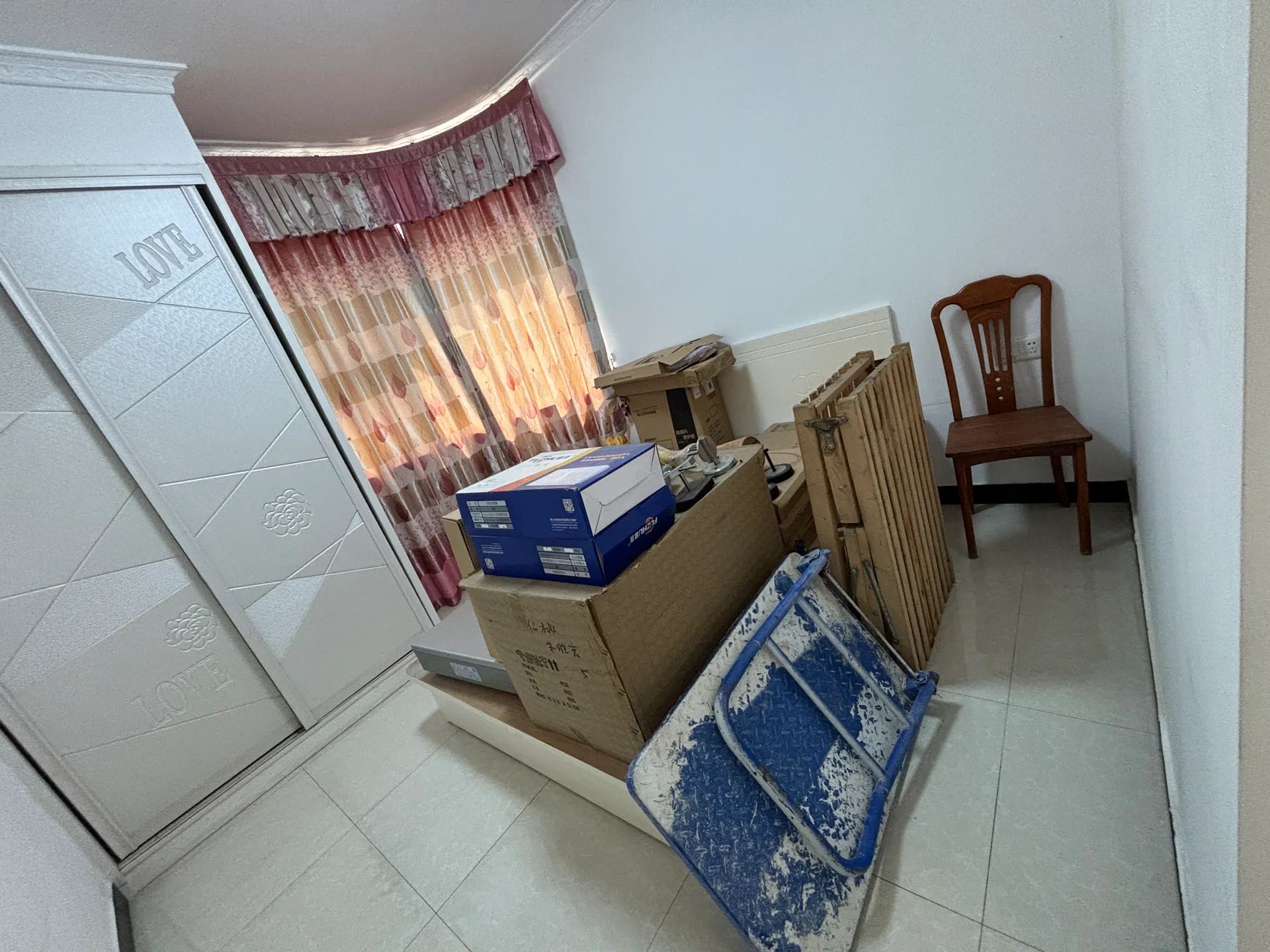 捡漏，诚心出售，公园世家，精装三房，电梯小高层，证满二