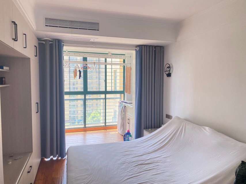 城南三小旁，新城壹号精装三房，边户，中央空调，成色新，证件满五税费低，看房方便