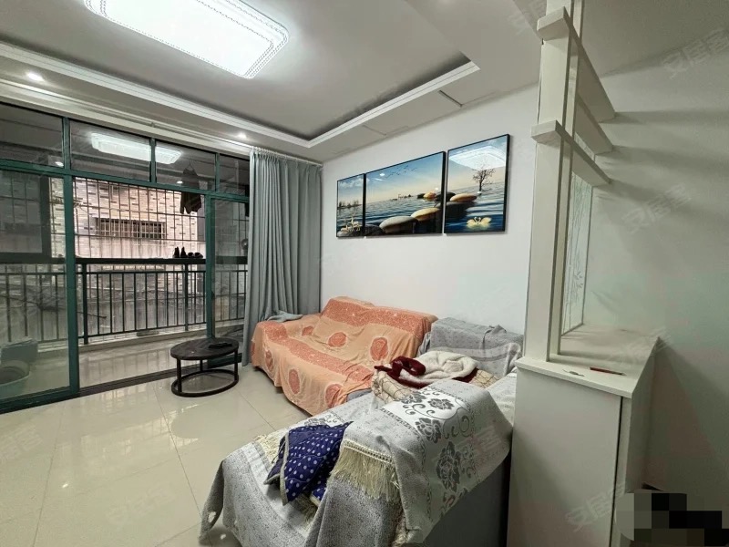 业主急卖，武商附近，步梯二楼，精装大两房成色新户型方正诚心出售拎包入住