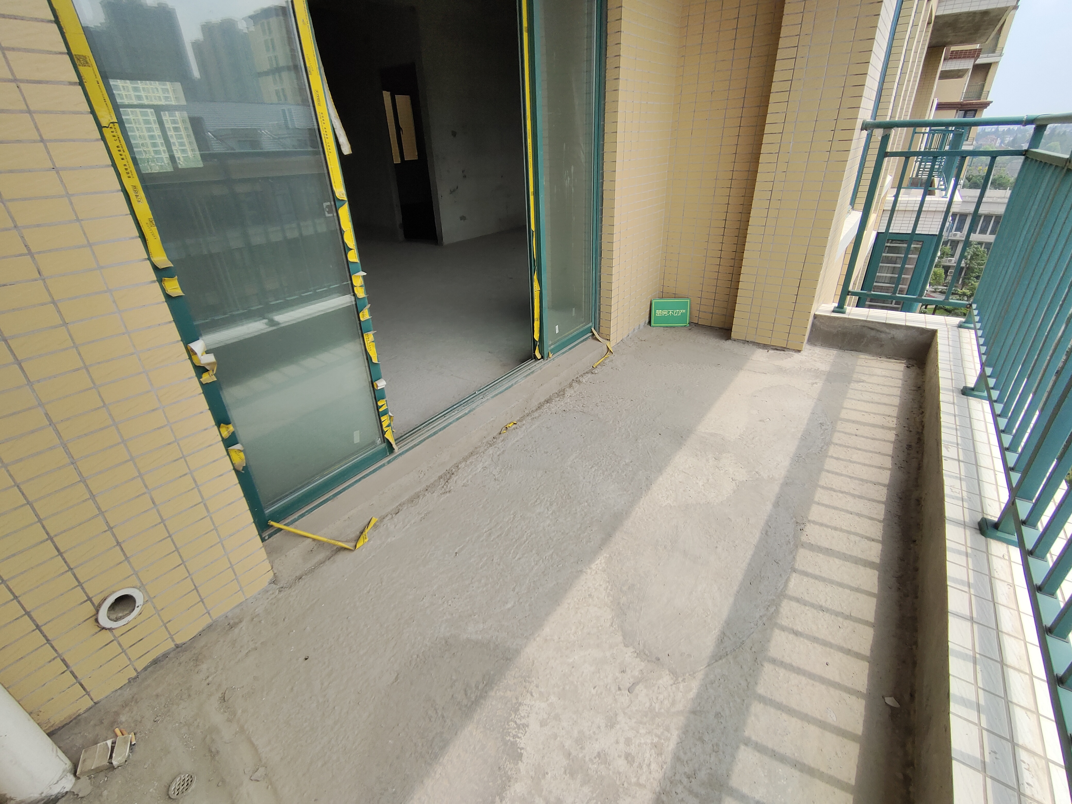 新城一号五期花园洋房毛坯三房看房方便