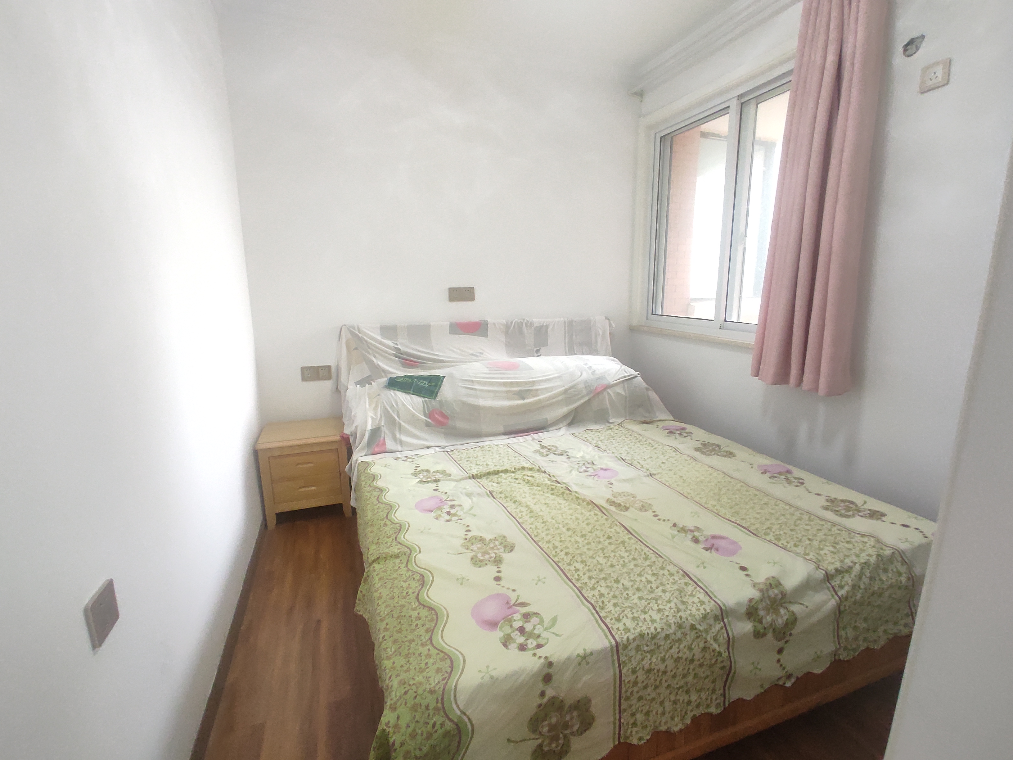 滨江星城一线江景房精装三室两卫证件在手满两年