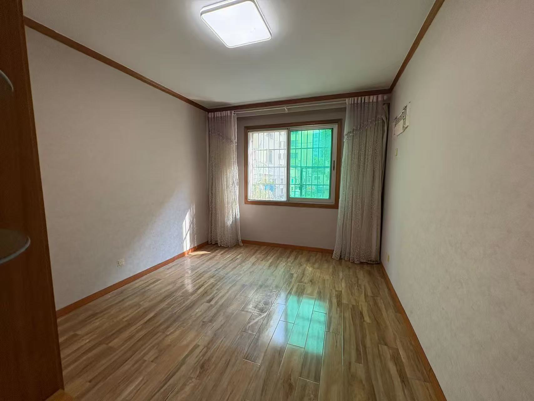 降价了，捡漏，徳政园布诺尼，装修三房，步梯低层，拎包入住，诚心出售