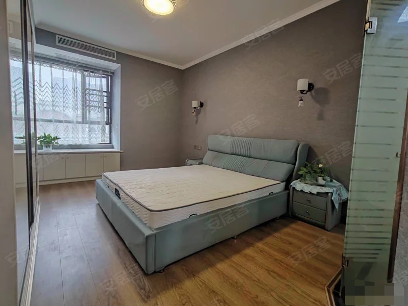 城南，新街电梯花园洋房，精装三房两卫，一梯两户车，采光好，证满二