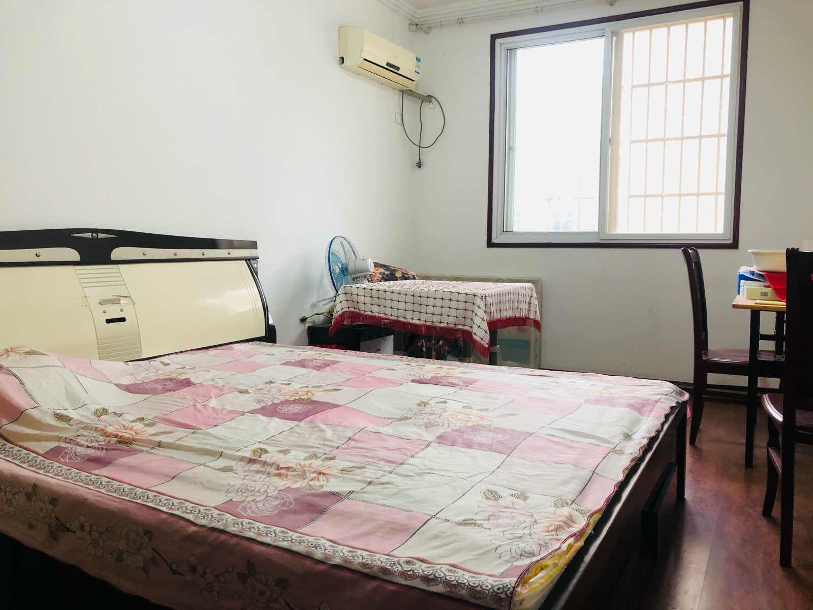 沃尔玛旁边华泰家园带装修，步梯好楼层，看房方便