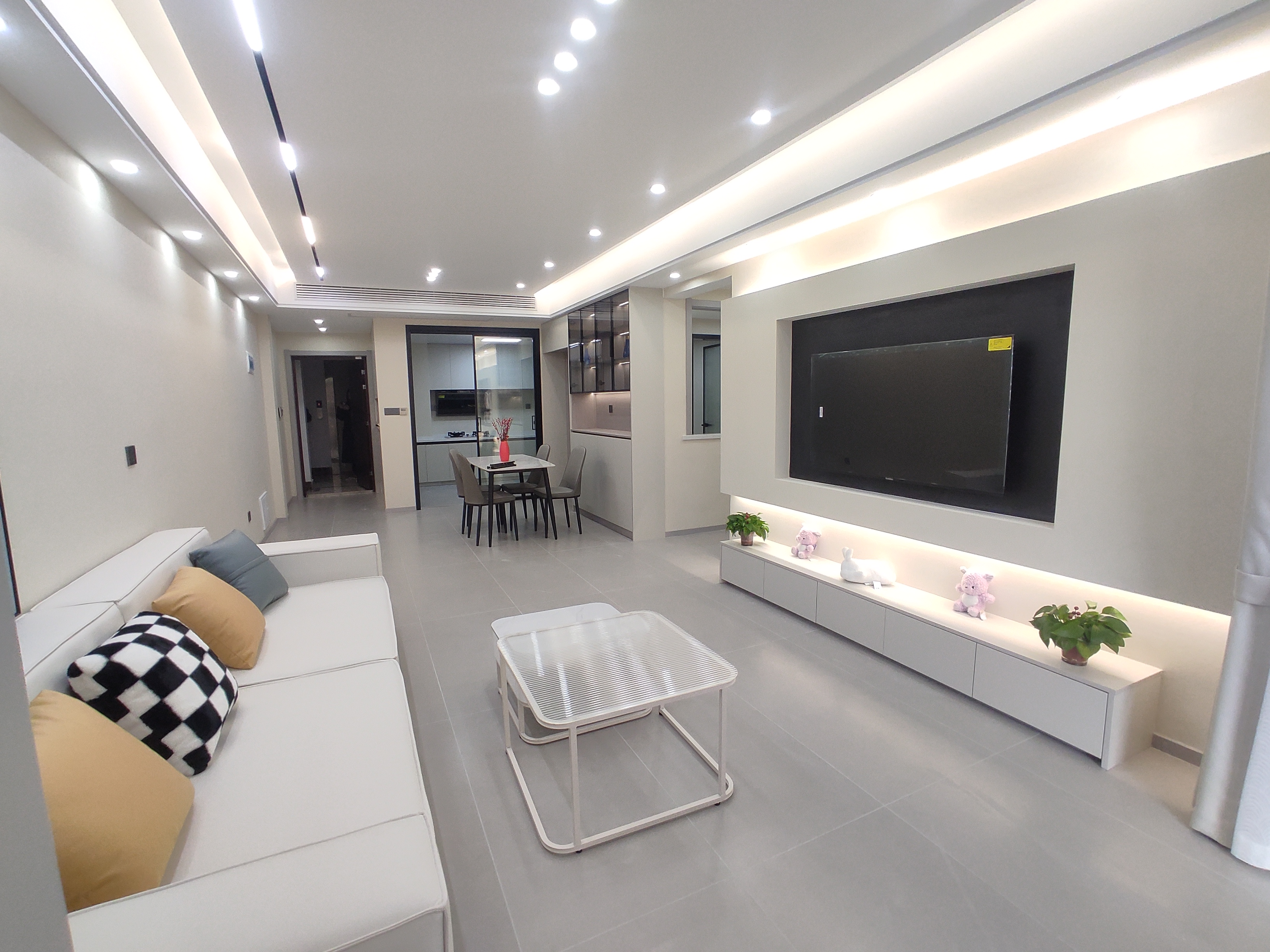 御湖世家全新精装三房阳光楼楼间距宽小区绿化覆盖广现房送车位