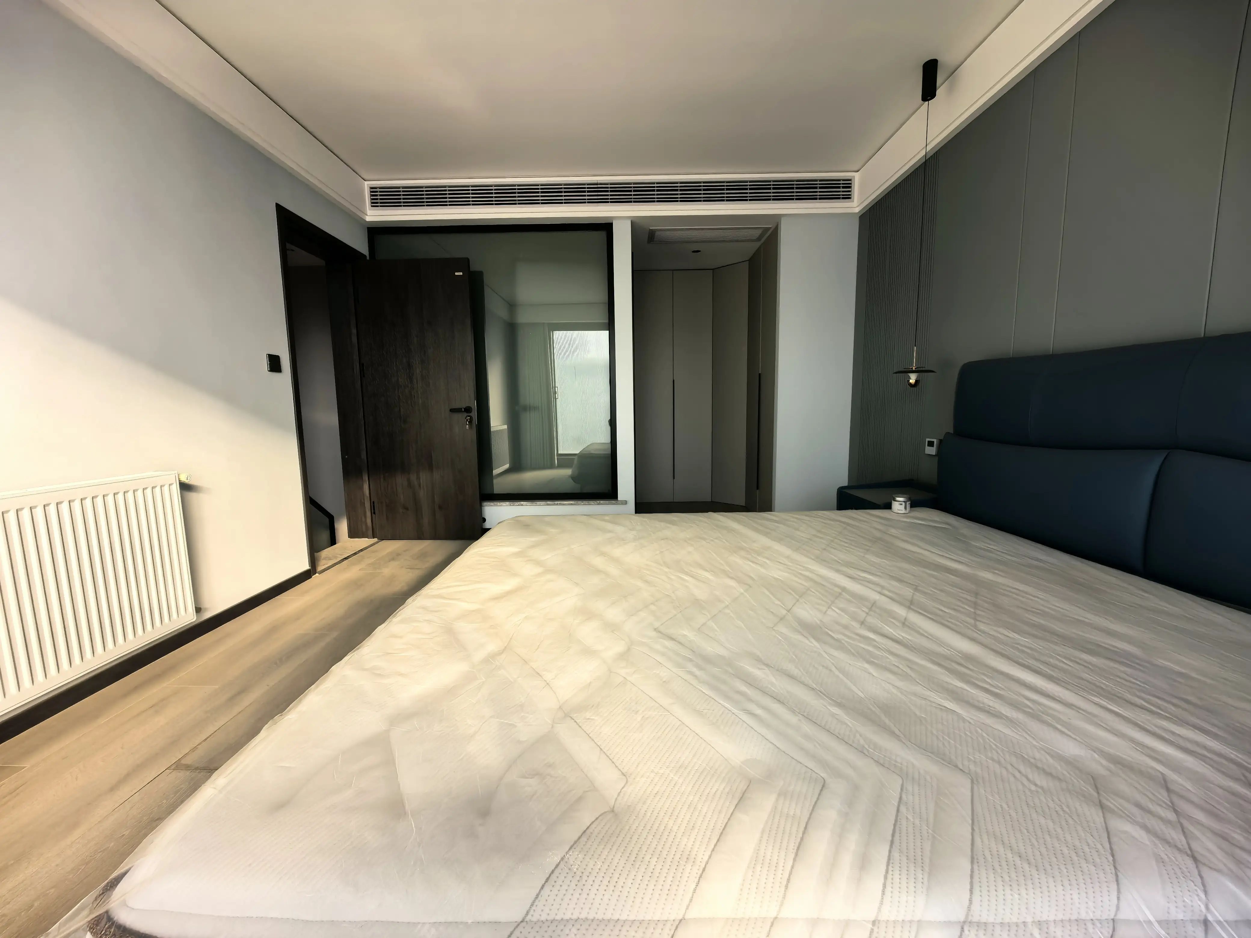 城南，荣怀，顶复，带天台阳光棚，精装四房，成色新，诚心出售