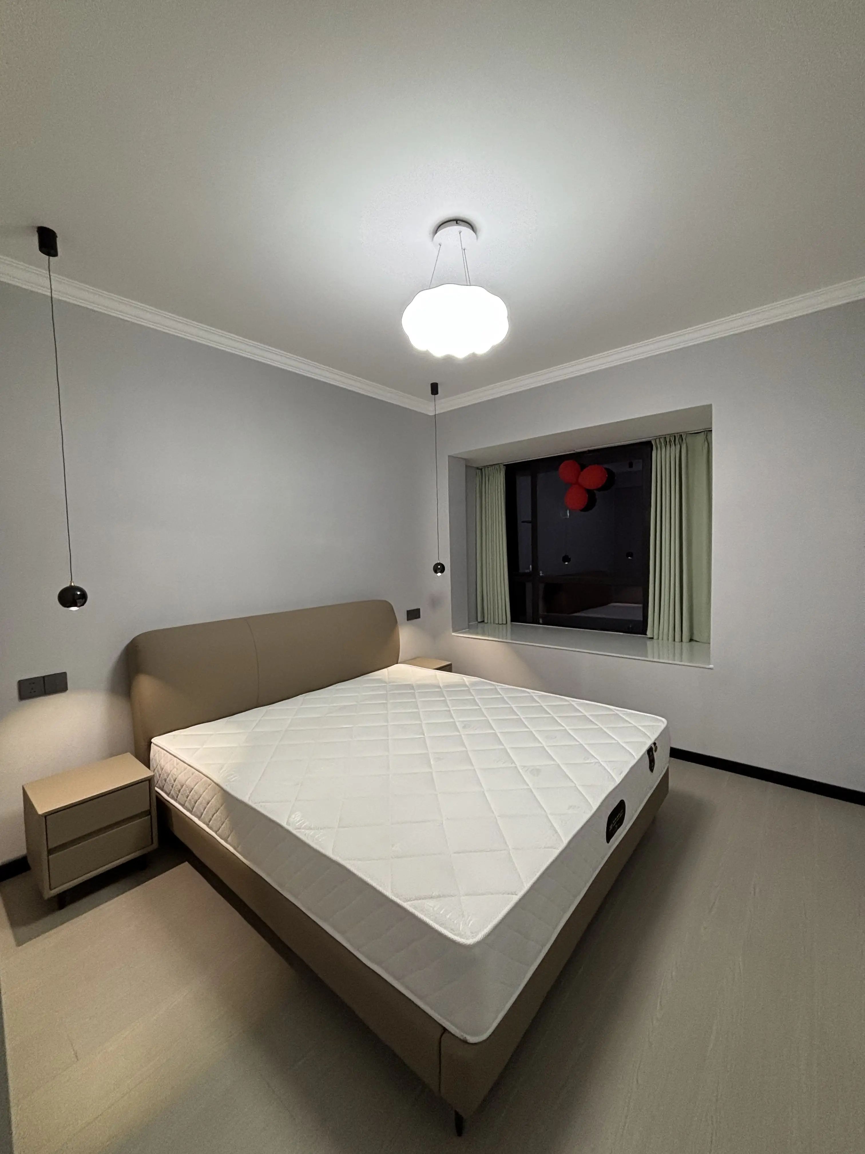 降价了，亏本出售，御湖世家，送车位，全新装修婚房，精装三房，好楼层