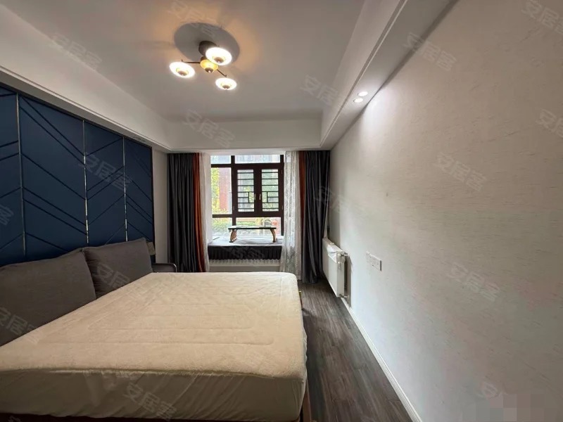 急售，城西，绿地香格里拉复式，豪装四房，带阳光房花园和车位，南北通透，单价不到4800，满两年