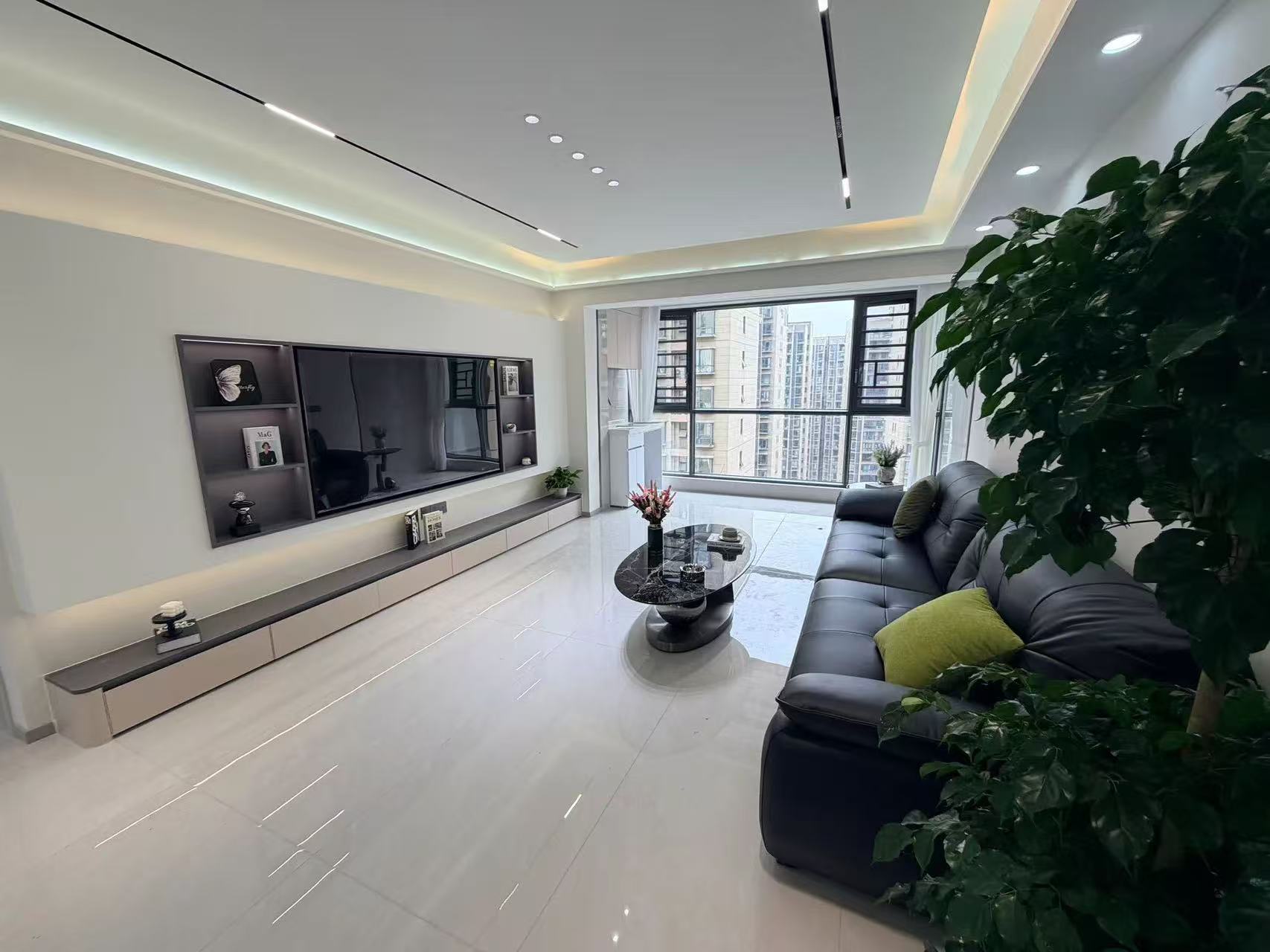 ​城‮吾，南‬悦‮场广‬旁，元泰c区，​精‮四装‬房，单价5300+，业主‮心诚‬出售，证‬满二