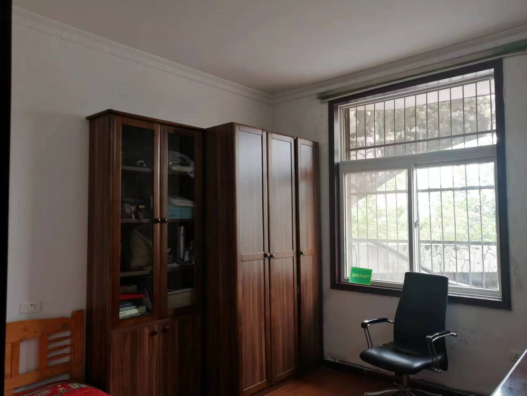 紧邻江滩公园水岸人家精装修2楼送大露台证满2年