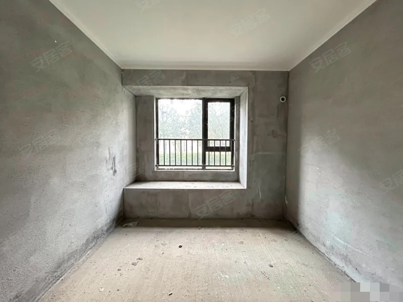 385，捡漏，吾悦广场，单价4435，比补贴完1000都划算，边户，总价58万，包满二，急售