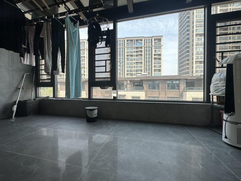 房东亏本出，祥生毫华别墅，全屋地暖，品牌装修，证满二