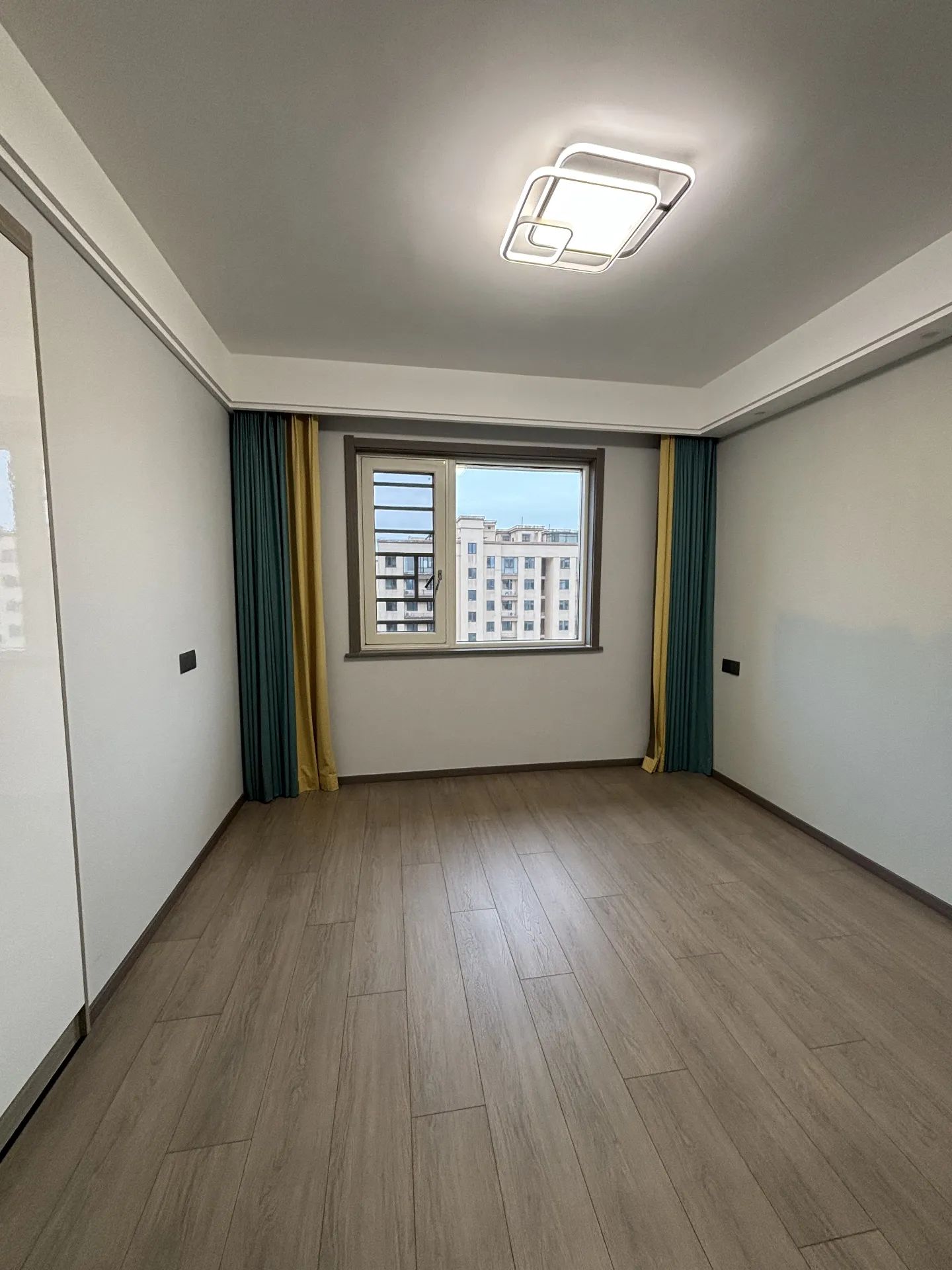 城南，荣怀，精装两房，小高层，中间好楼层，证满二