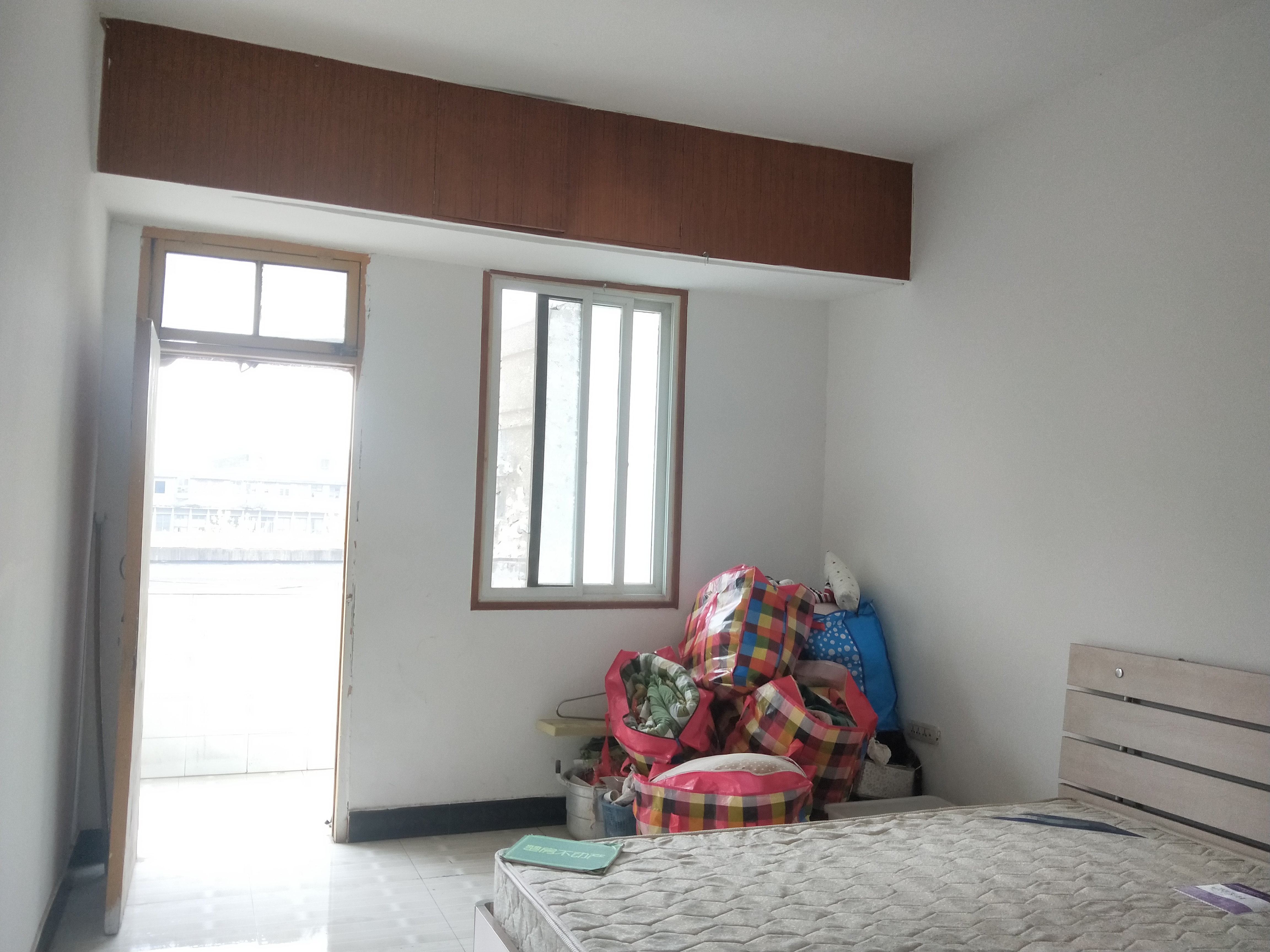 新华书店旁边环球对面大两房南北通透超大阳台周边配套成熟看房有钥匙