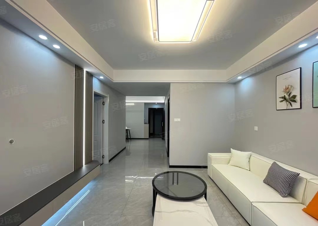 75，降价了，电梯小高层，全新精装3房，前后无遮挡，采光视野好，婚房必选！