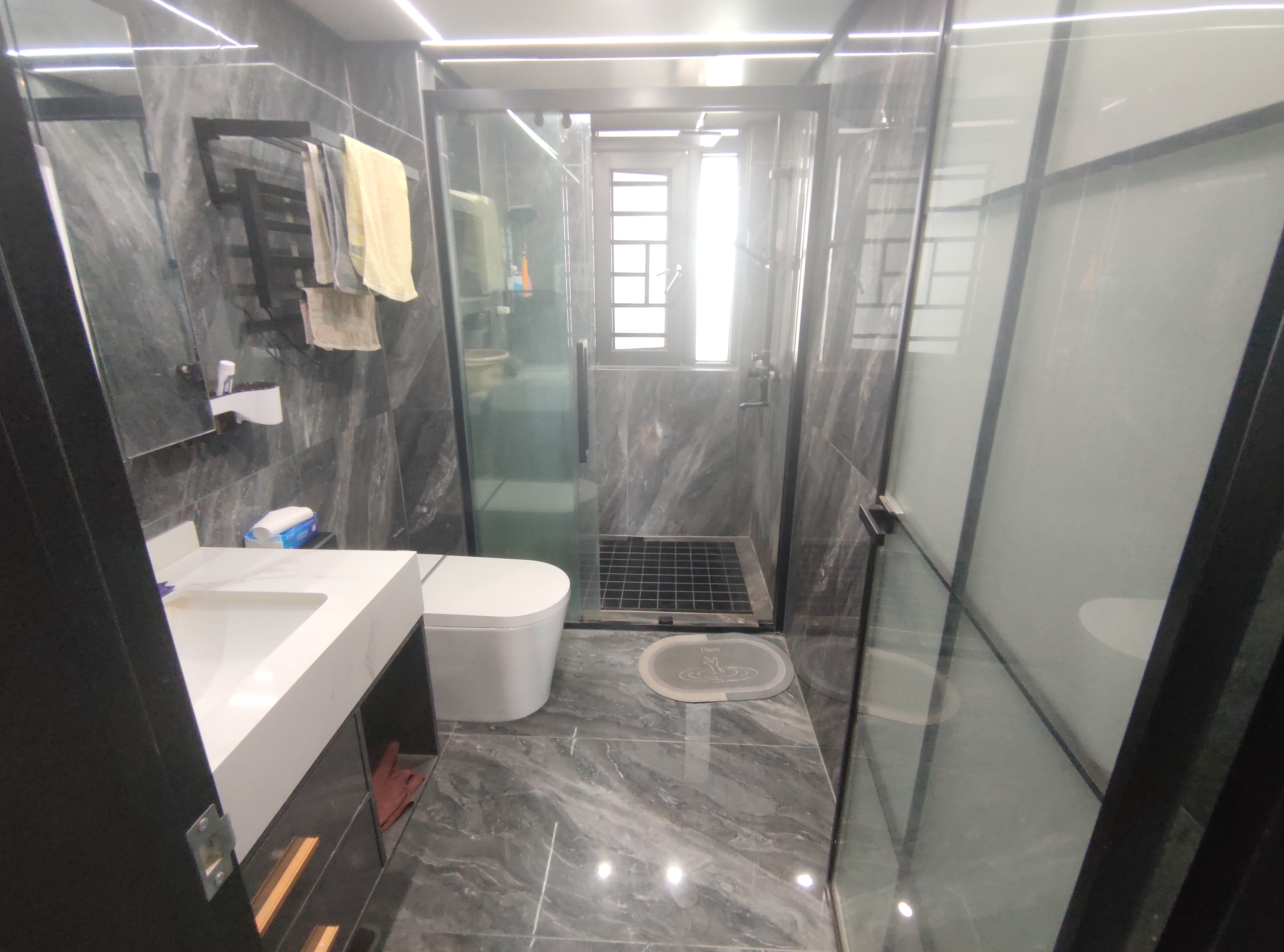 御湖世家.精装三房.中间楼层.看房方便