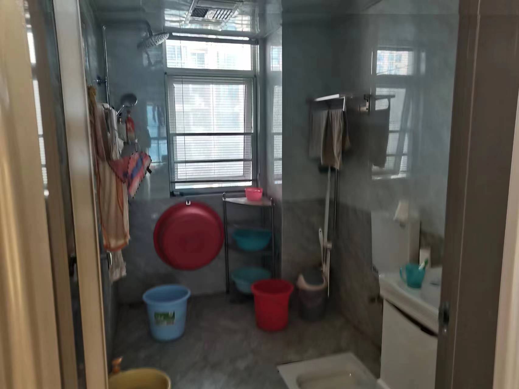 中央华府.精装三房.中间楼层.