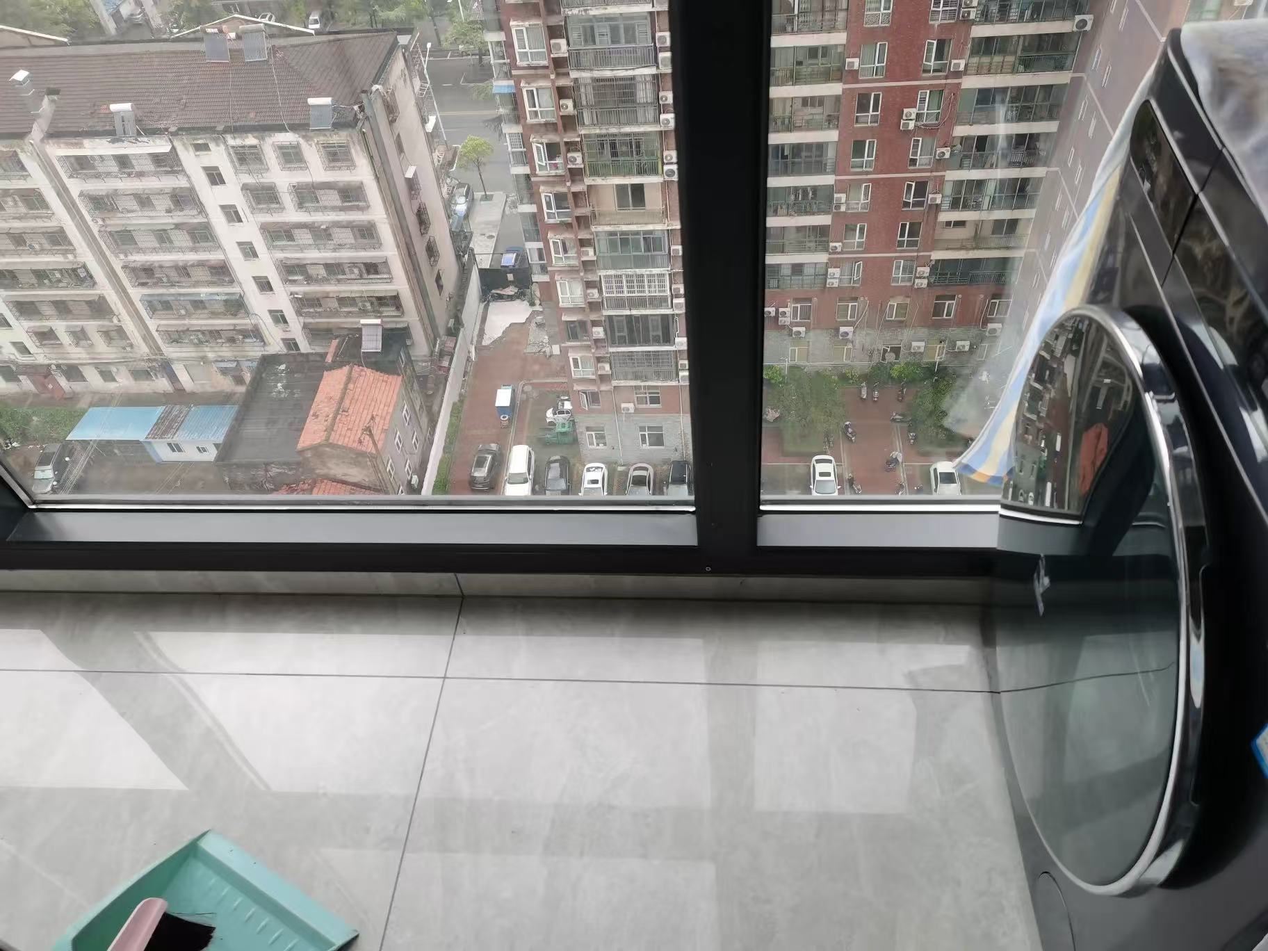 天下城市星座，成色新，品质装修家居家电齐全，中高楼层，采光很好，诚心出售！！