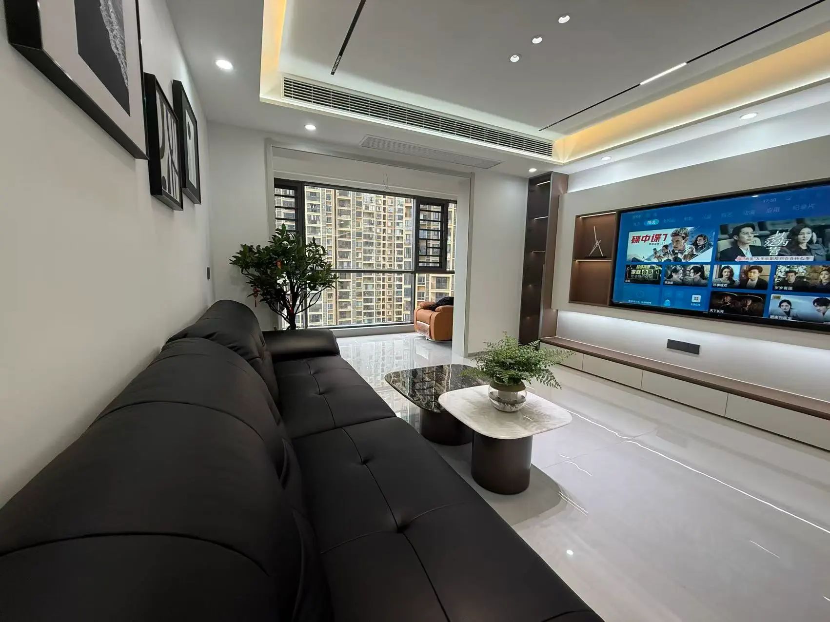 城南，森林国际，湖景房，精装三房2卫，​边户，证满二拎包入住！