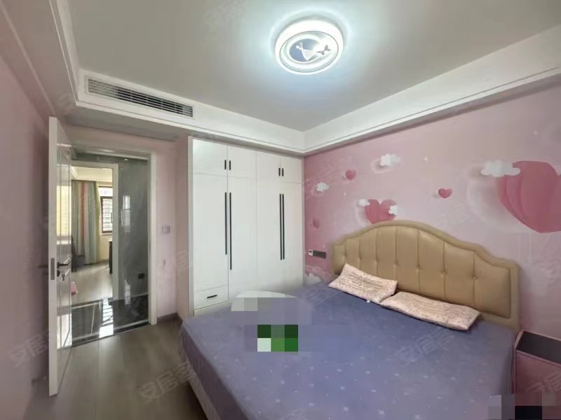 领秀城，大平层，精装四房9.9成新，电梯好楼层，全屋品牌装修，中央空调加地暖。