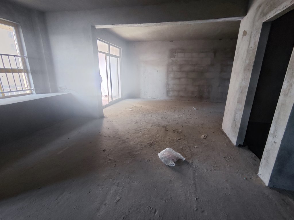 天泽园.毛坯三房.中间楼层.业主急卖.看房方便