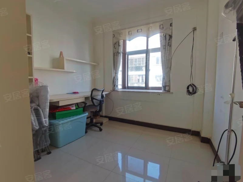 285，捡漏，亏本卖，新城一号旁，江汉名居，洋房，全屋暖气，精装3室2厅2卫，证满二