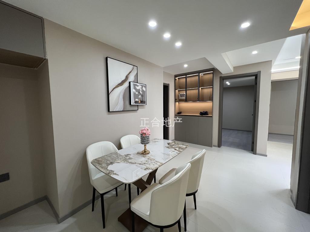 降价了，武商附近，电梯好楼层12楼，精装3房2厅，全新装修，诚心出售，满五